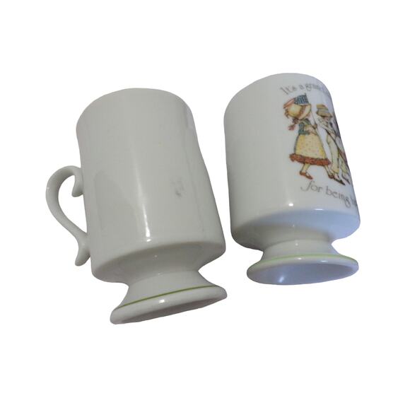(2) Holly Hobbie Coffee or Tea Mugs Pedestal Style Japan Vintage - Picture 3 of 3